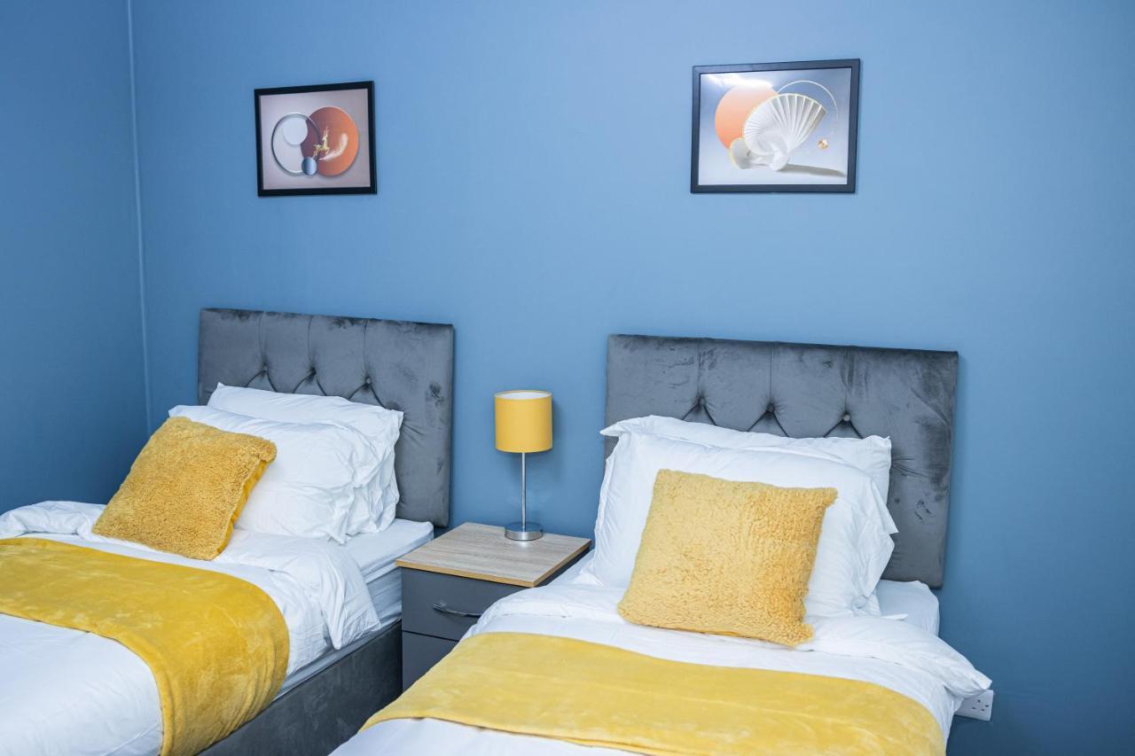 Lush Lodge -Home Away In Telford, For Contractors, Families, Group Of Friends, Long Term Stays Exteriör bild
