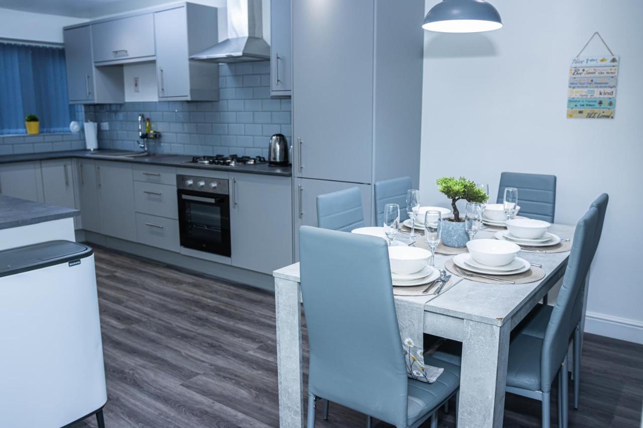 Lush Lodge -Home Away In Telford, For Contractors, Families, Group Of Friends, Long Term Stays Exteriör bild